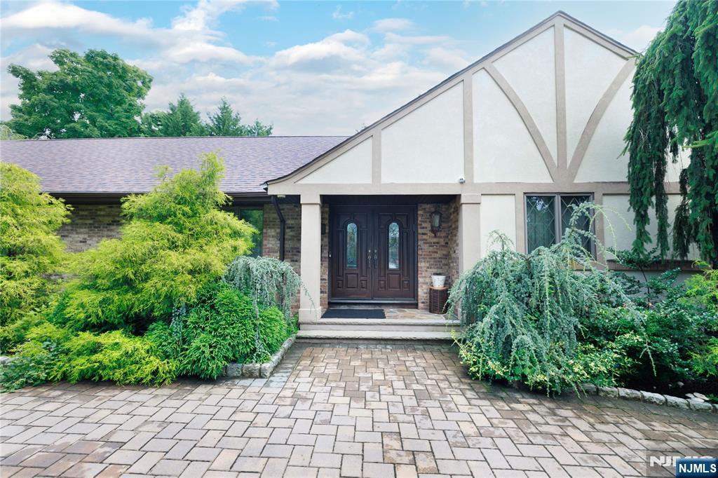 806 Stella Court