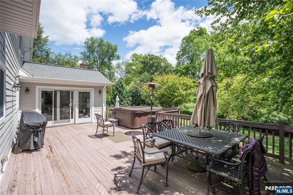 285 Dunham Place