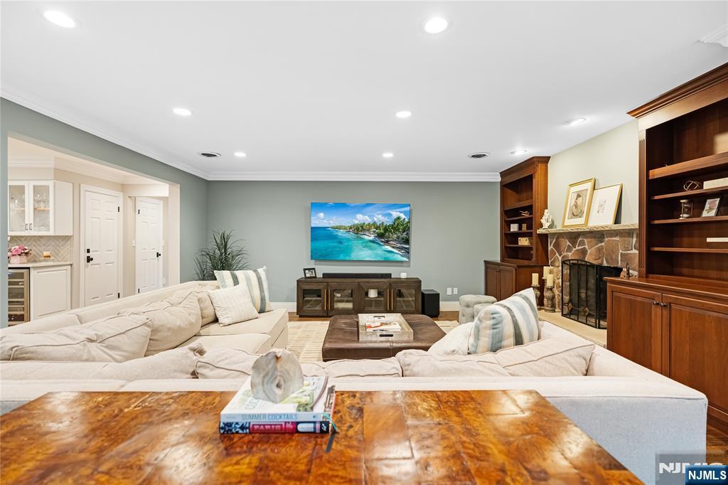 285 Dunham Place
