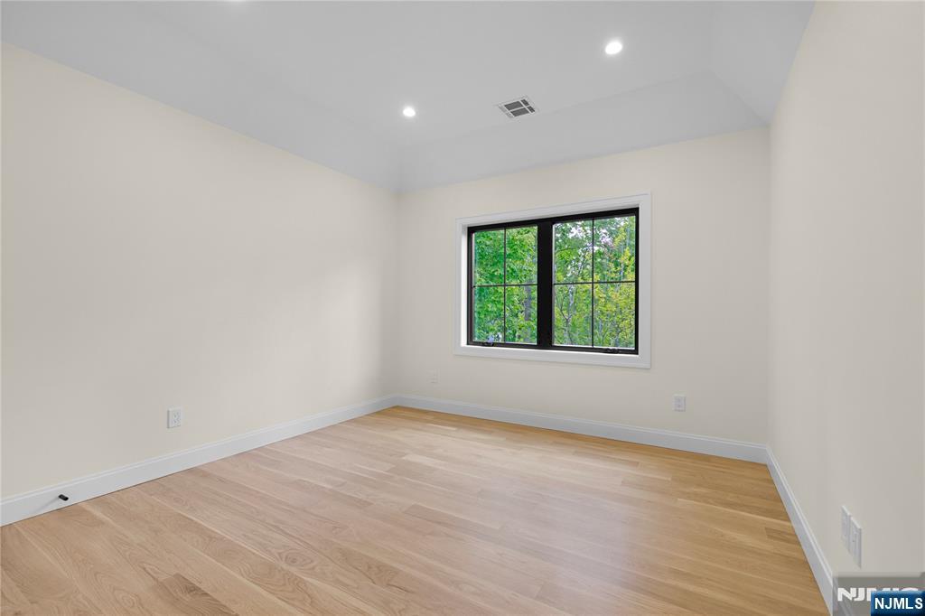 10 Radburn Road