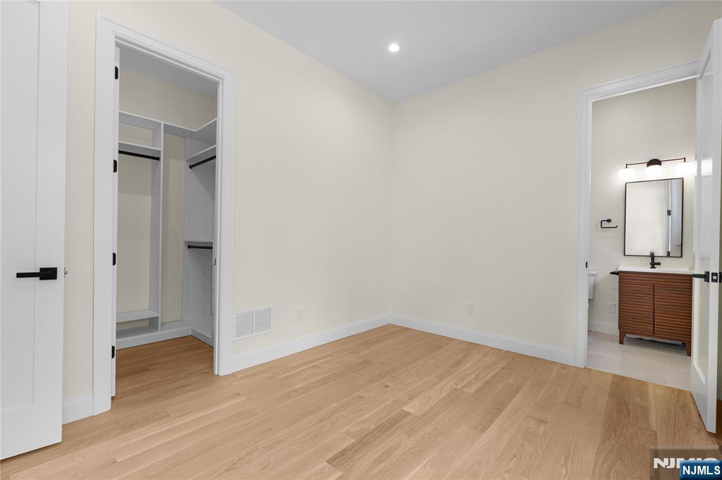 10 Radburn Road