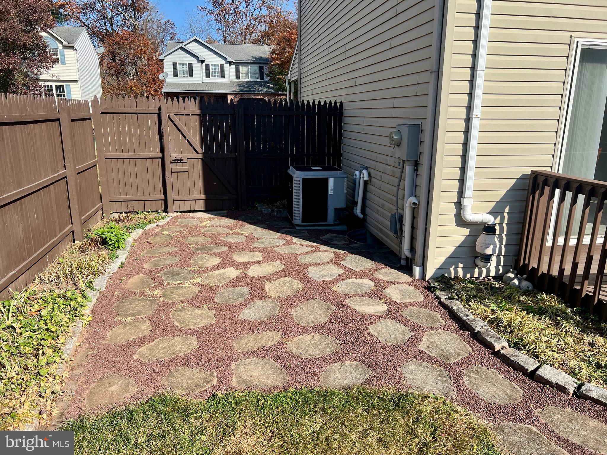 6218 POND VIEW DRIVE