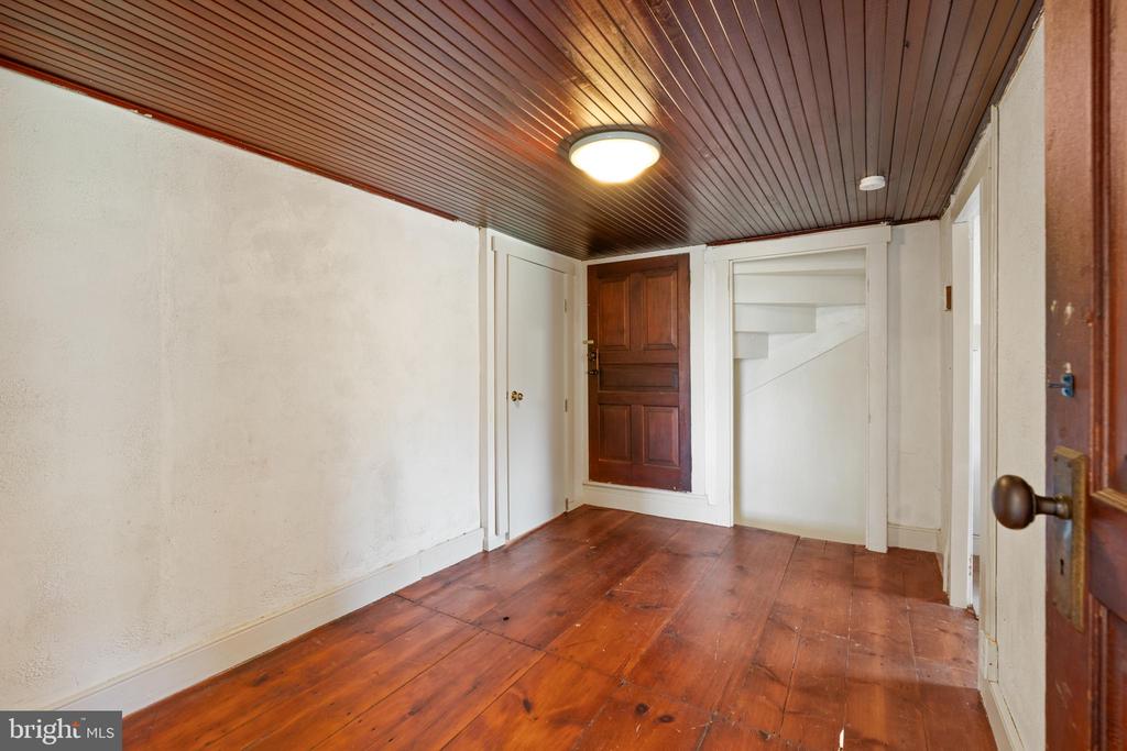 1575 ORCHARD LANE