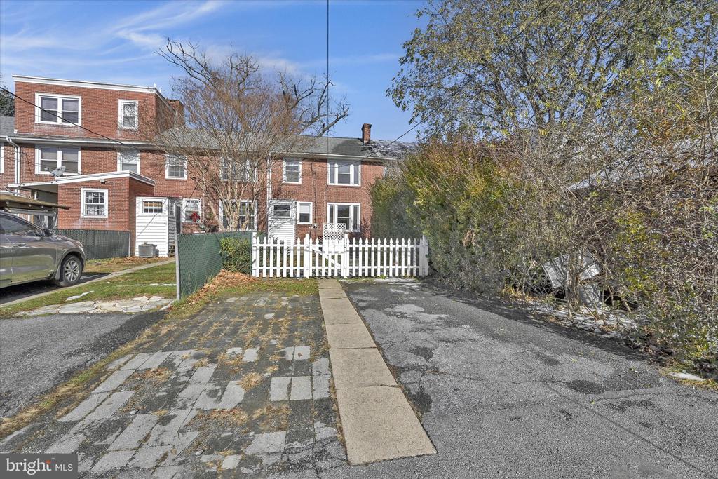 416 OAK TERRACE