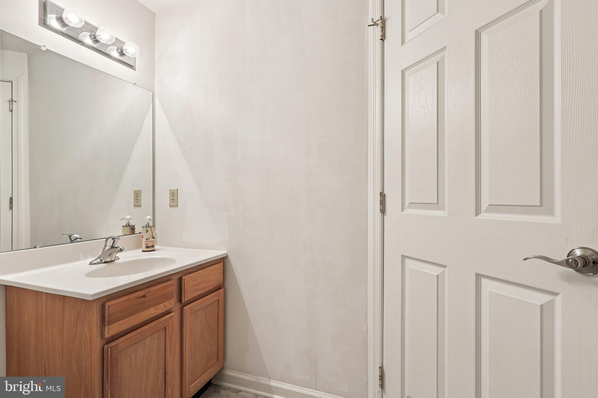 230 N SHADYBROOKE DRIVE