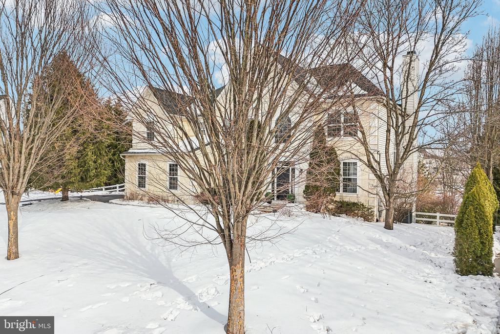 230 N SHADYBROOKE DRIVE