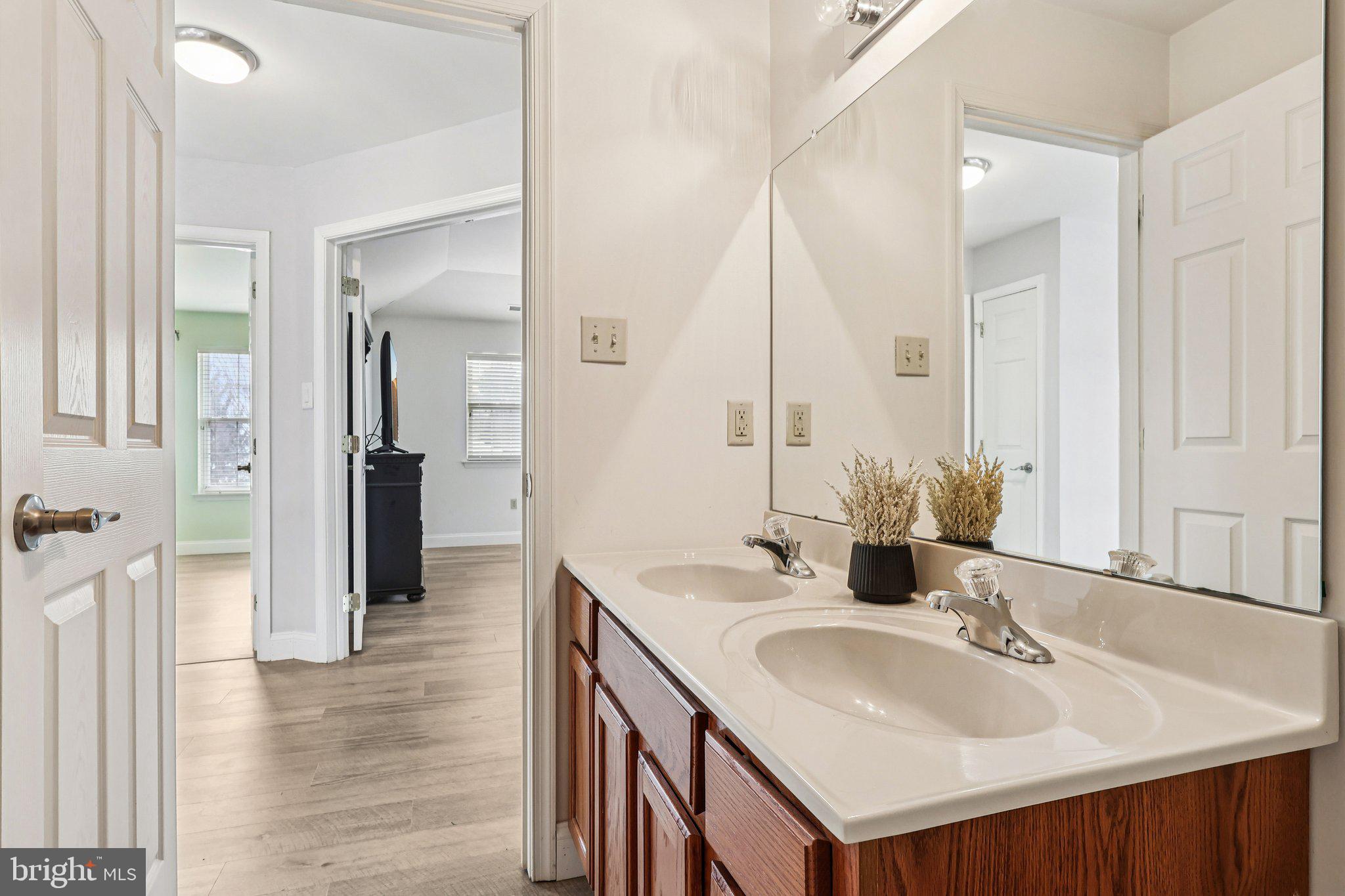 230 N SHADYBROOKE DRIVE