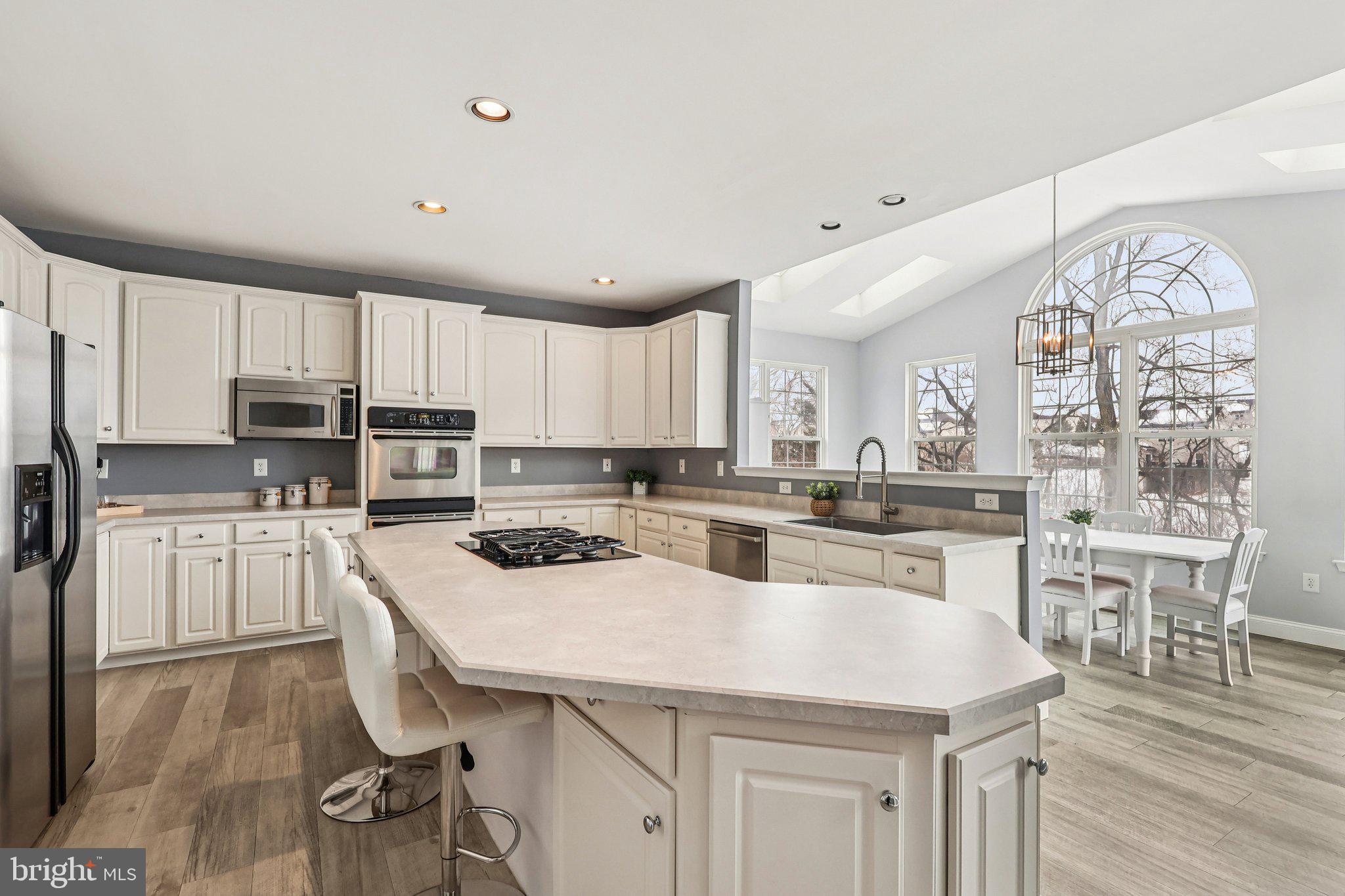 230 N SHADYBROOKE DRIVE