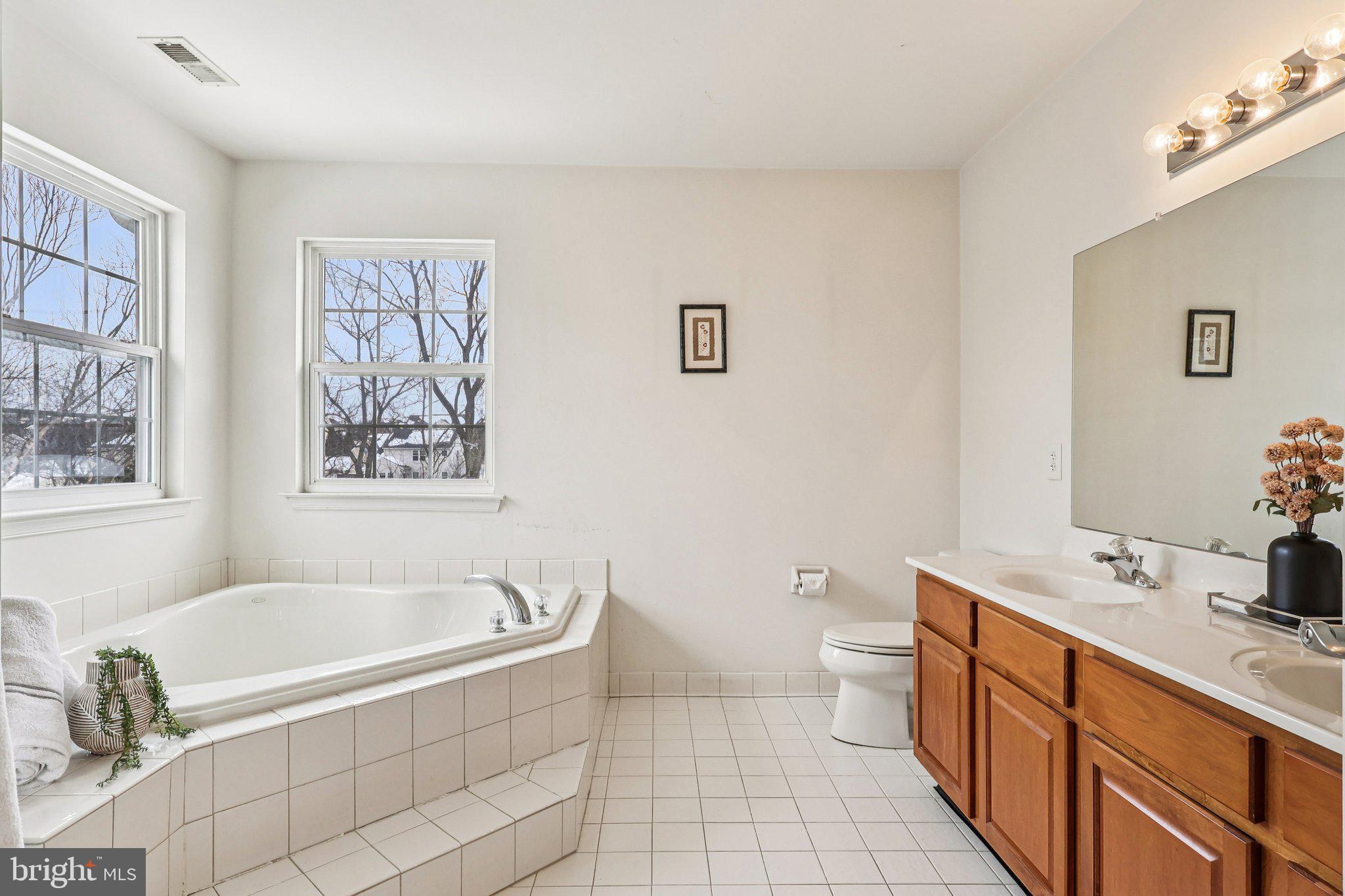 230 N SHADYBROOKE DRIVE