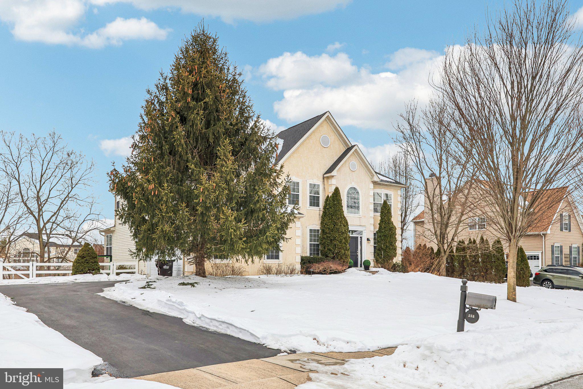 230 N SHADYBROOKE DRIVE