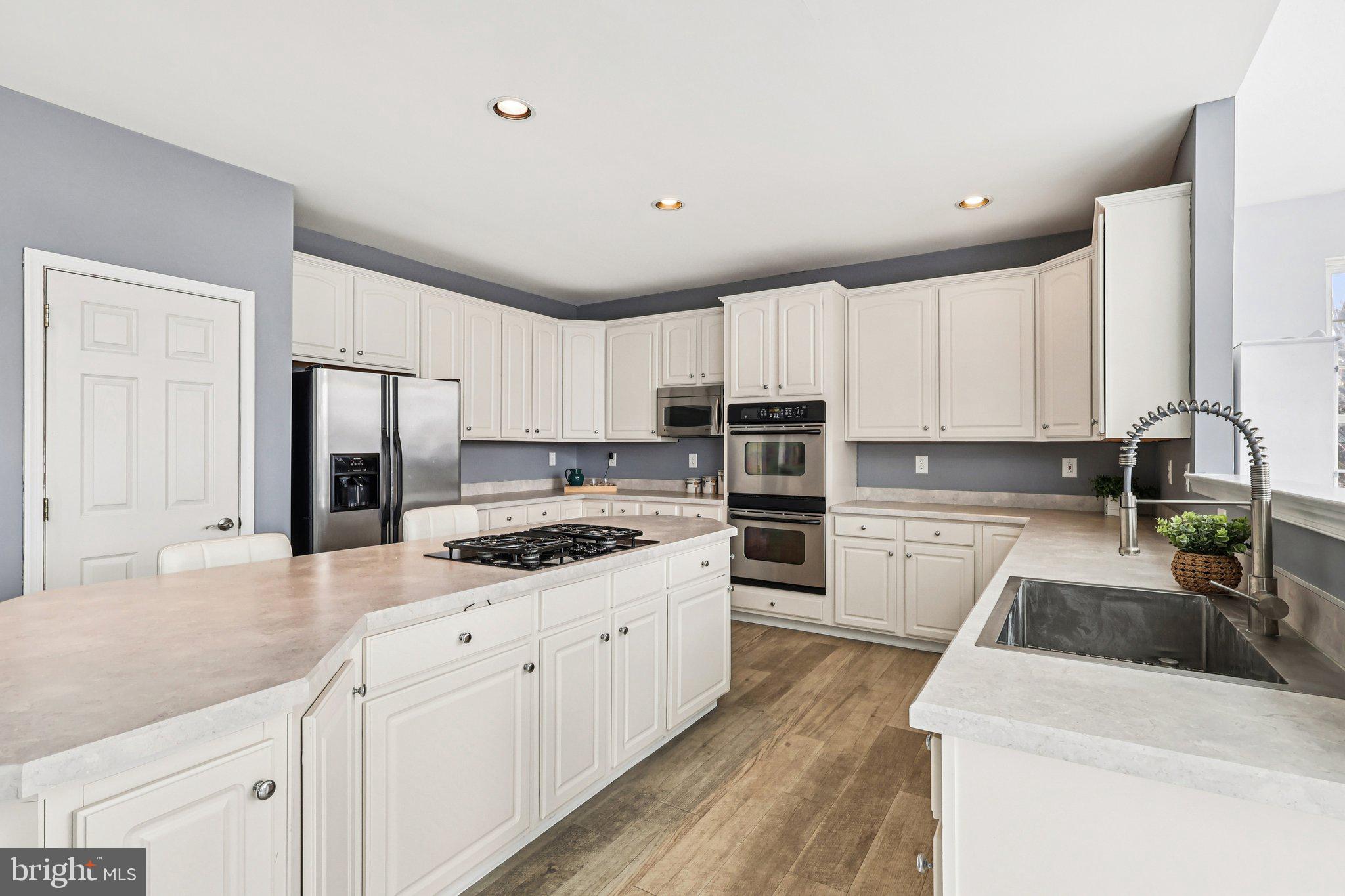 230 N SHADYBROOKE DRIVE