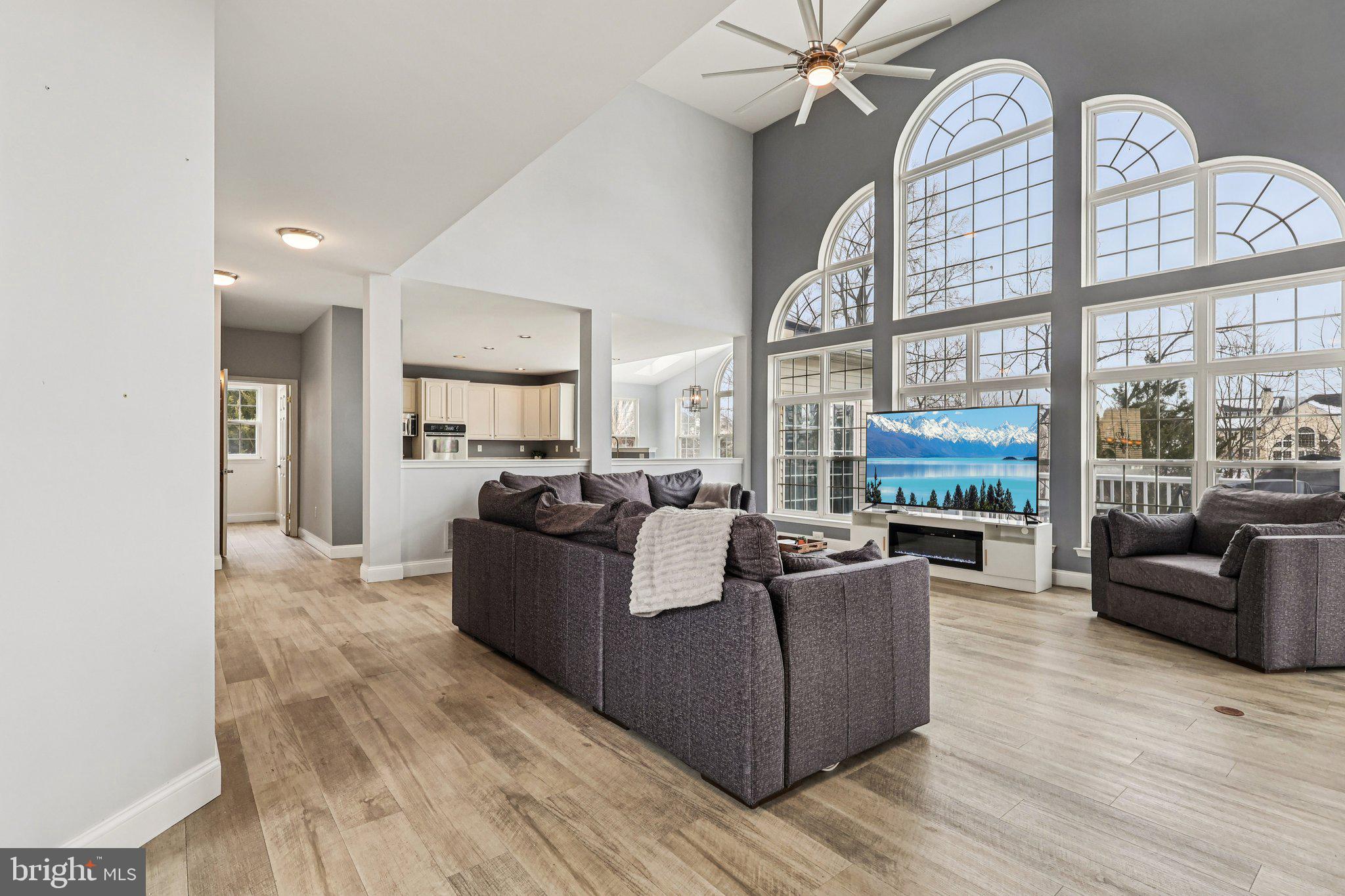 230 N SHADYBROOKE DRIVE