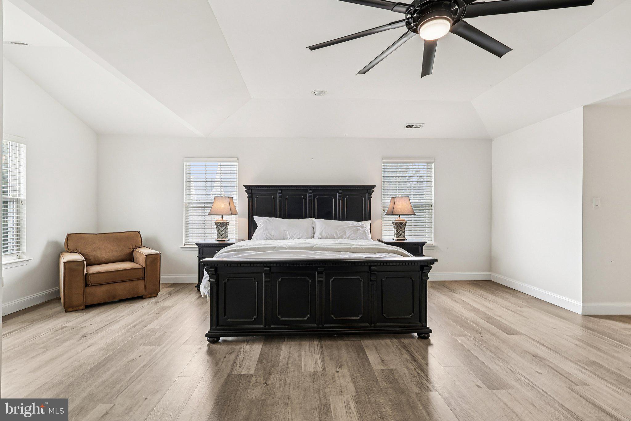 230 N SHADYBROOKE DRIVE