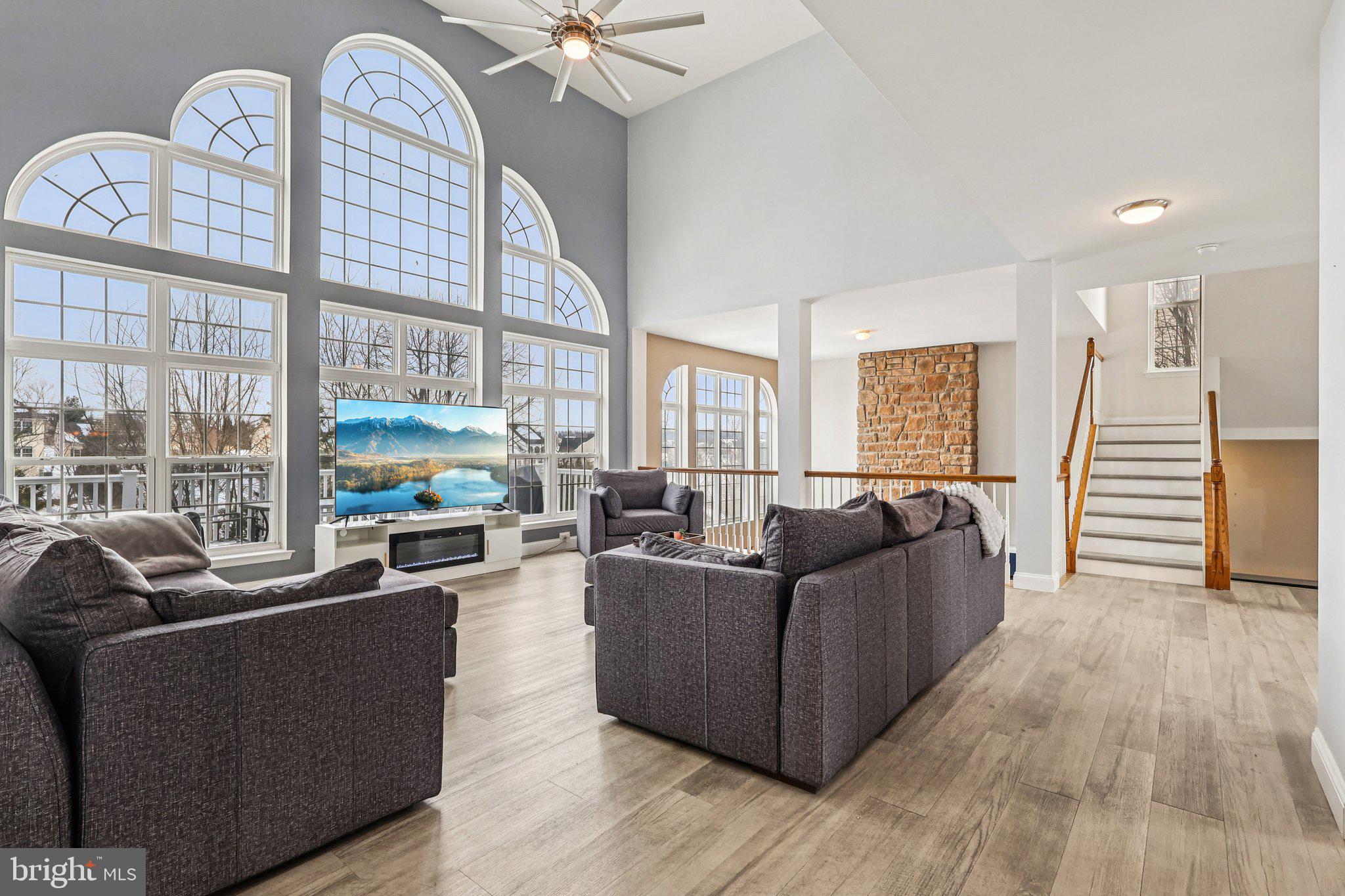 230 N SHADYBROOKE DRIVE