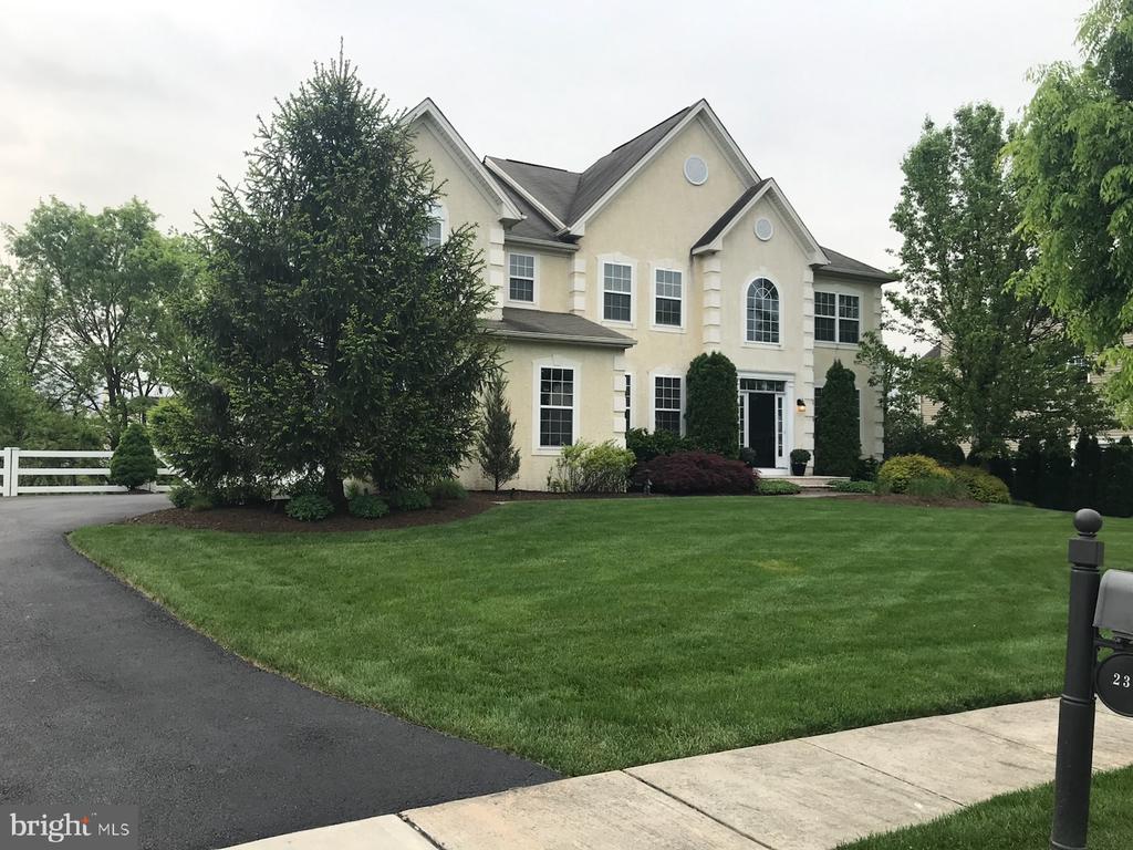 230 N SHADYBROOKE DRIVE