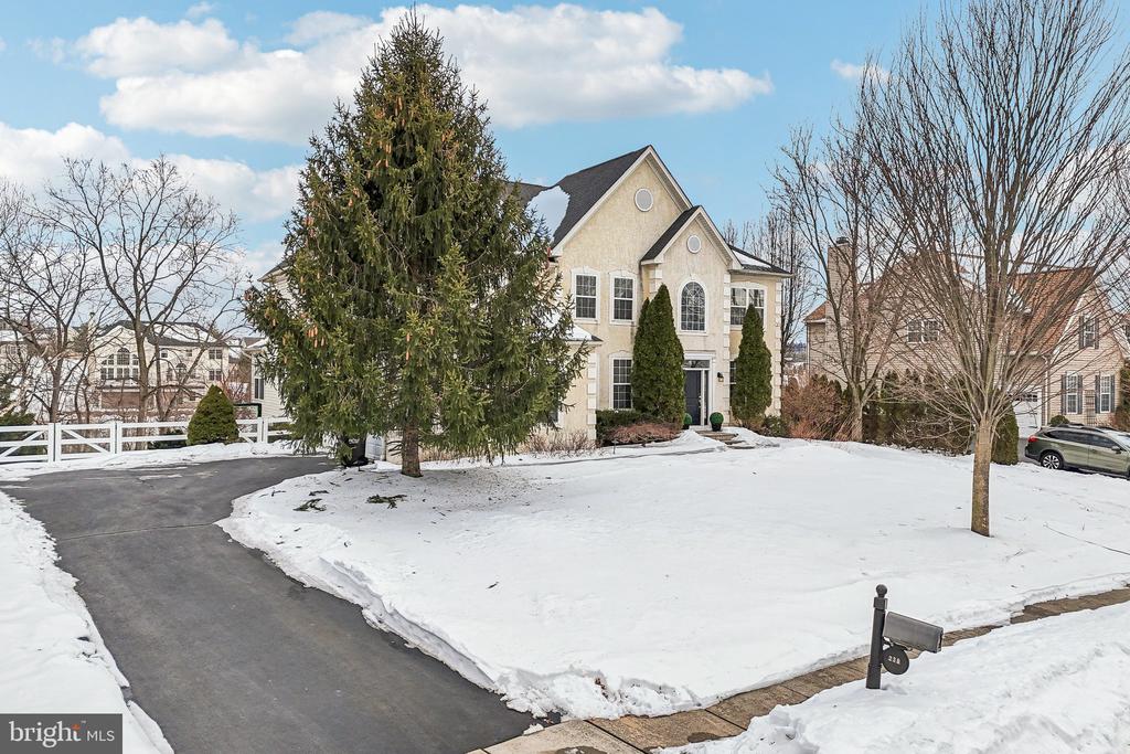 230 N SHADYBROOKE DRIVE