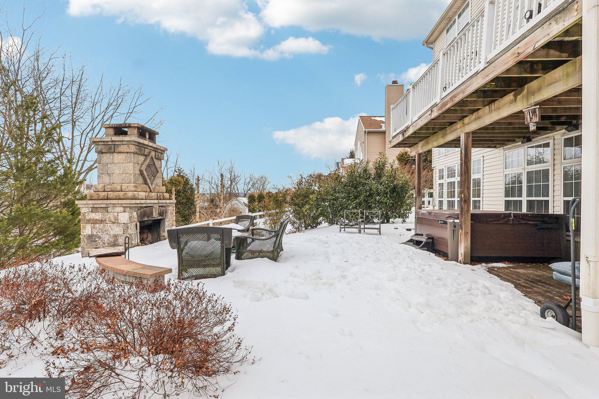 230 N SHADYBROOKE DRIVE