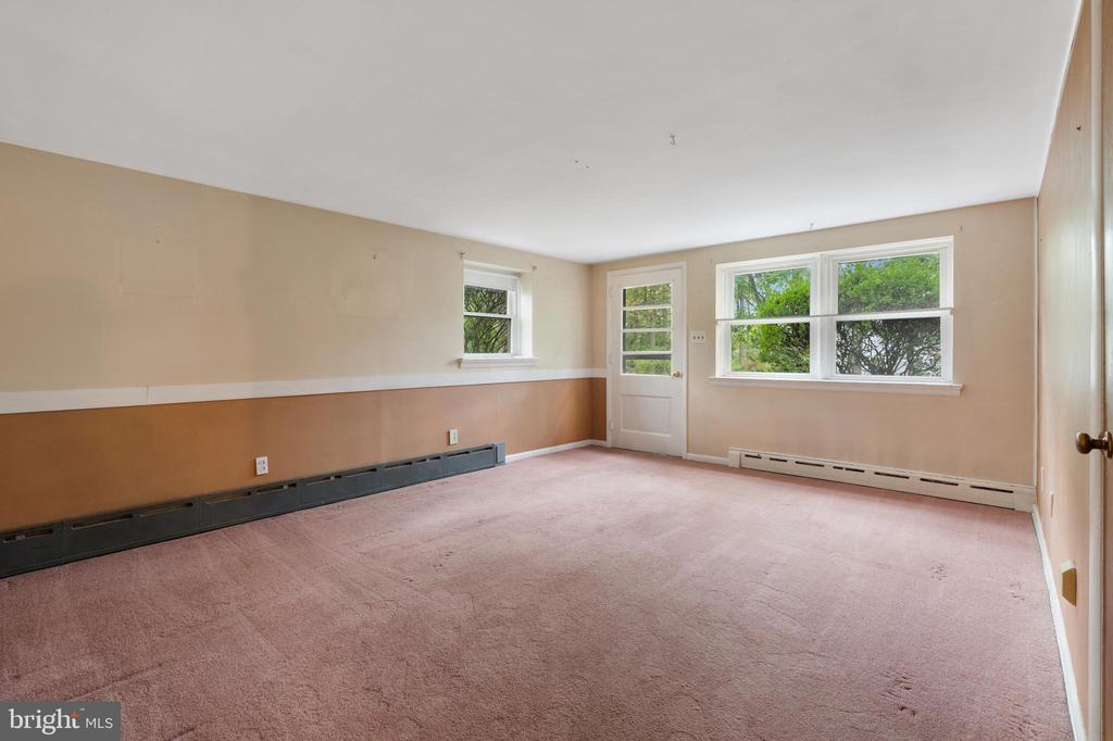 4 VALLEY DRIVE
