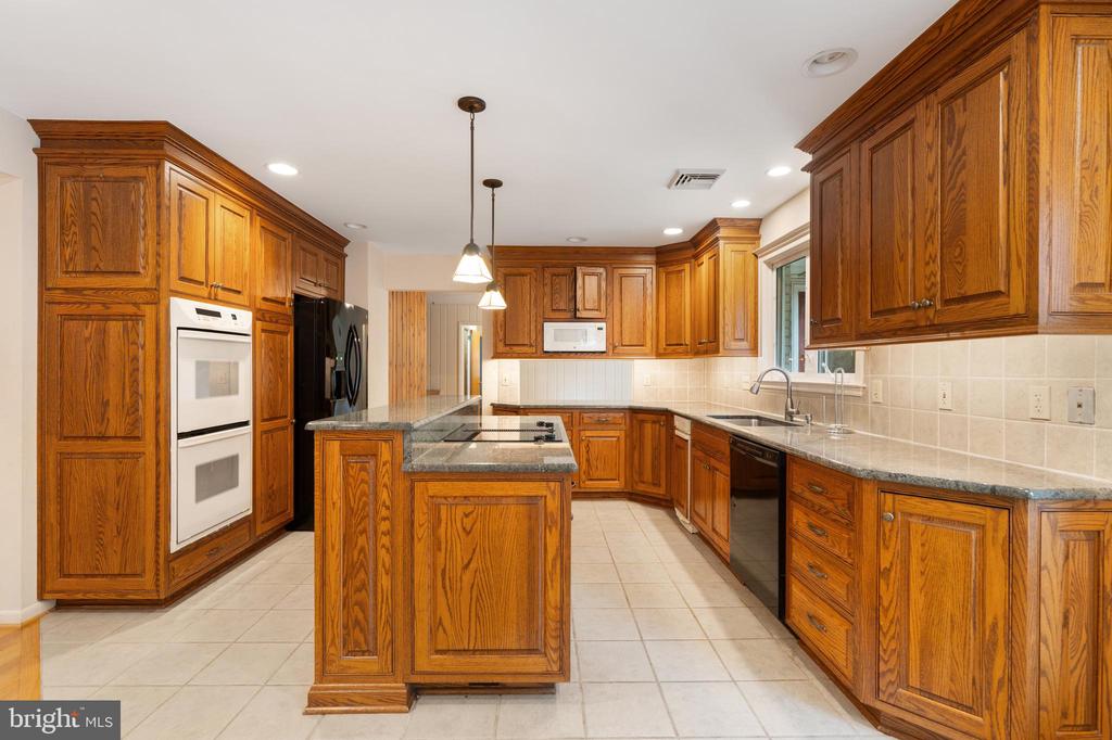 4 VALLEY DRIVE