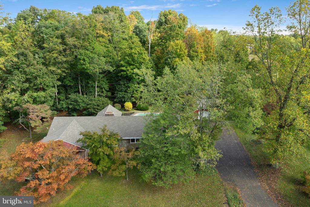 4 VALLEY DRIVE
