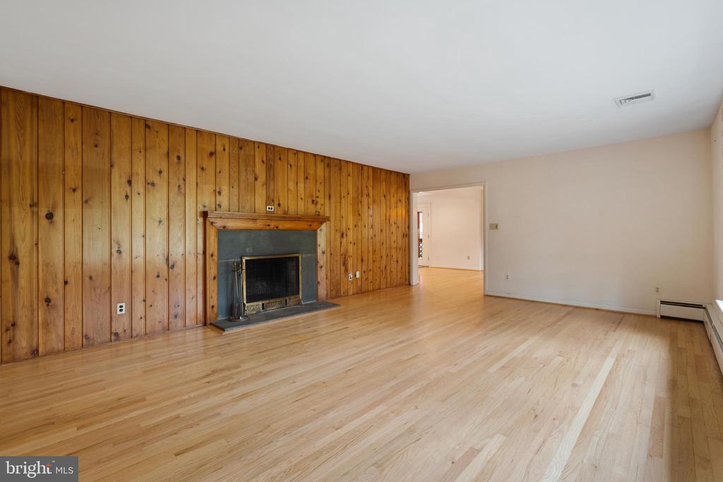 4 VALLEY DRIVE