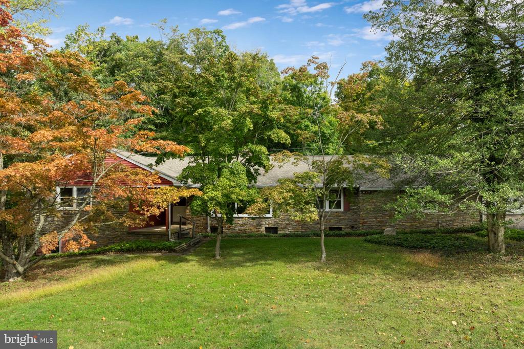4 VALLEY DRIVE
