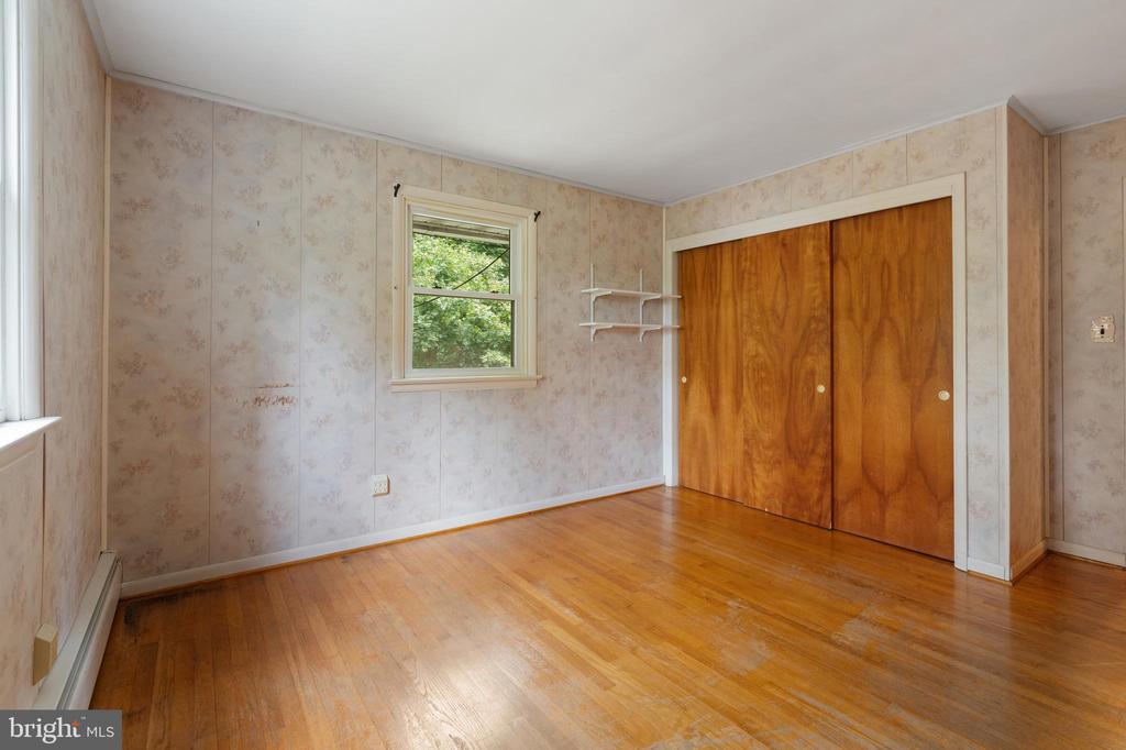 4 VALLEY DRIVE