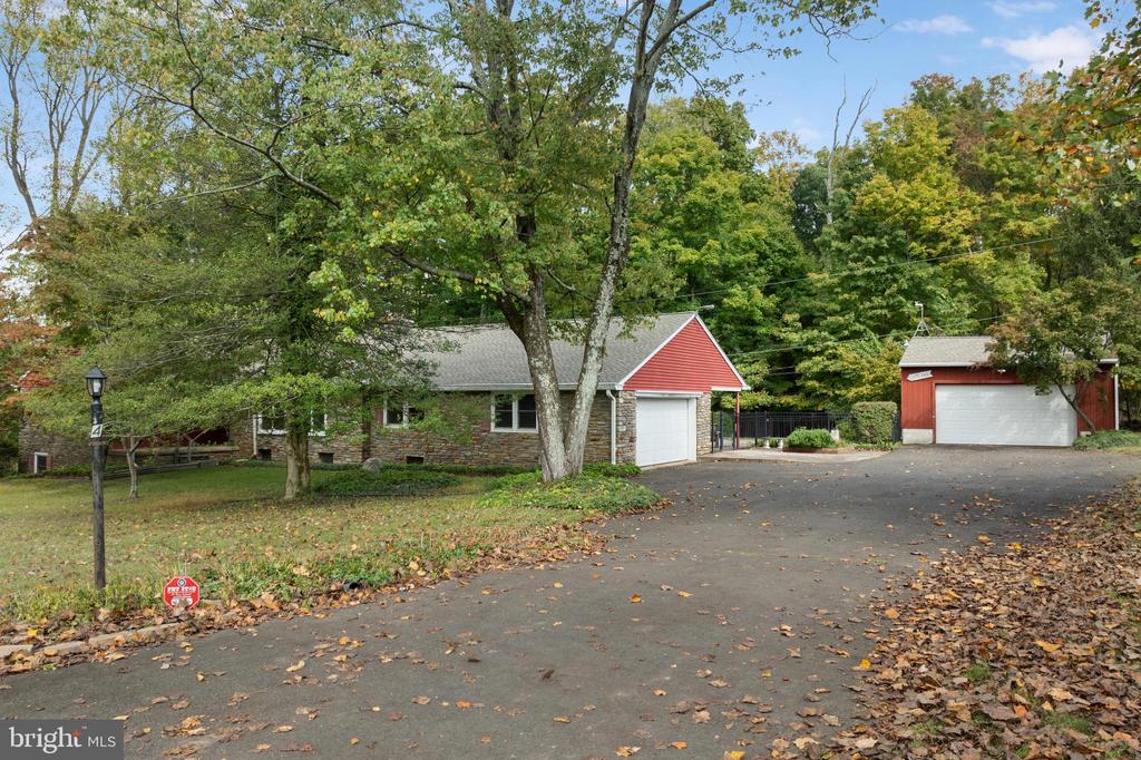 4 VALLEY DRIVE