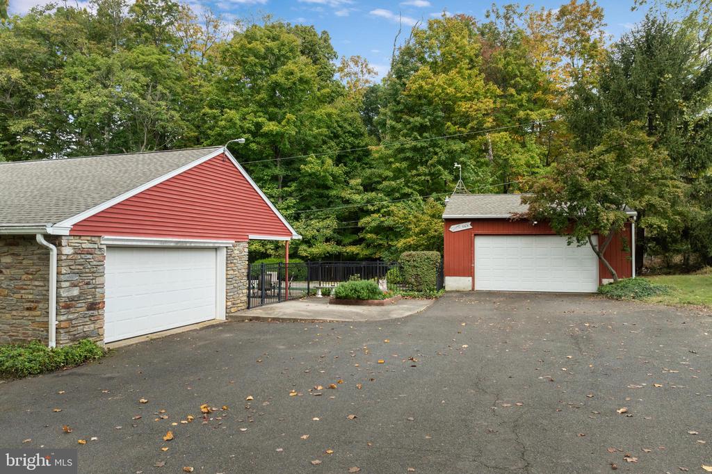 4 VALLEY DRIVE