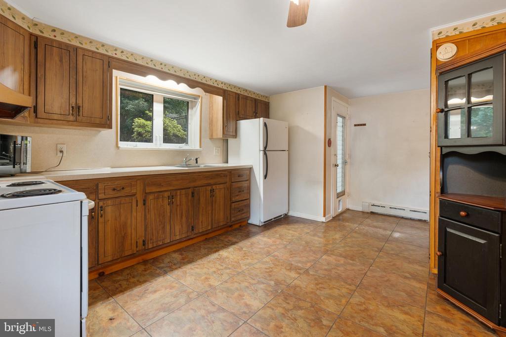 4 VALLEY DRIVE