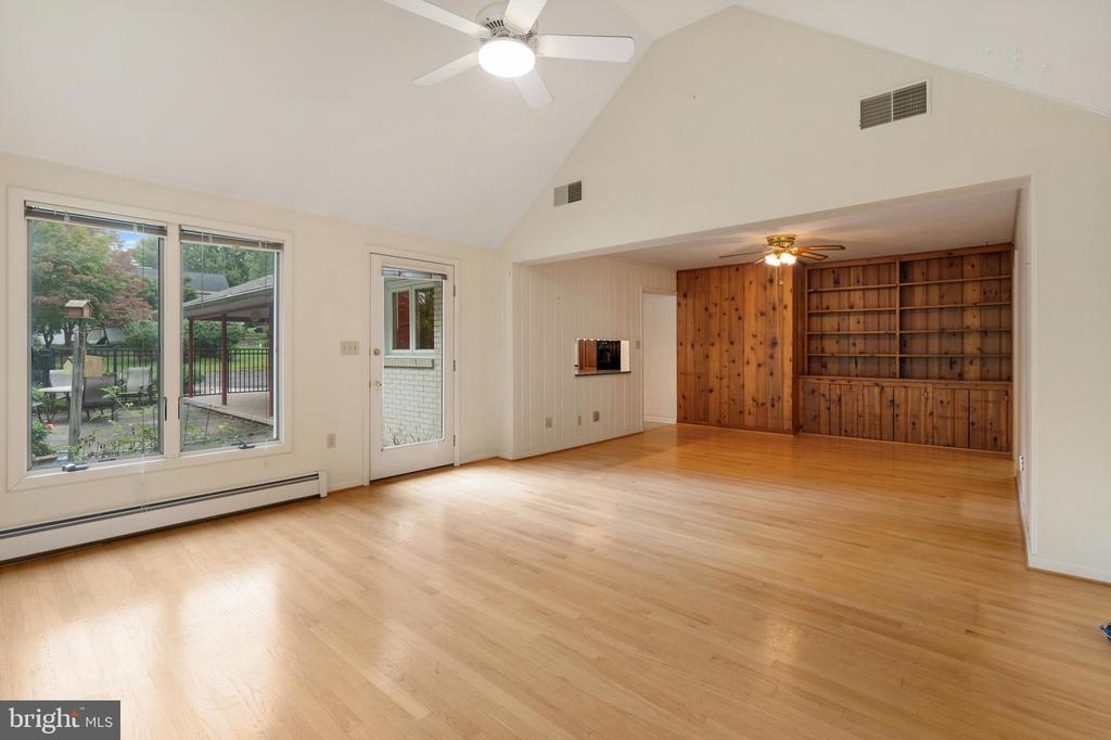 4 VALLEY DRIVE