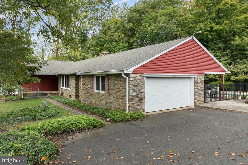 4 VALLEY DRIVE