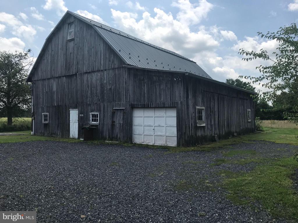 1504 RIDGE ROAD