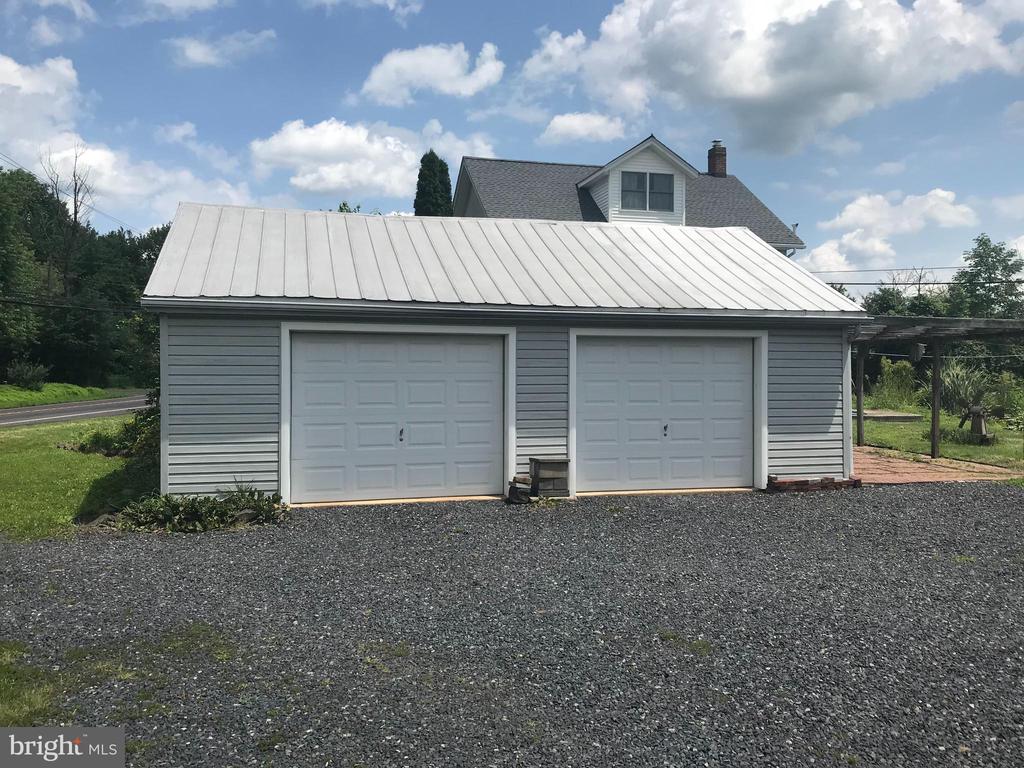 1504 RIDGE ROAD