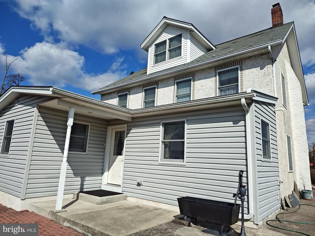 1504 RIDGE ROAD