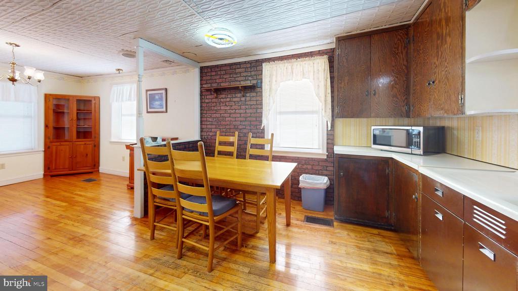 1504 RIDGE ROAD