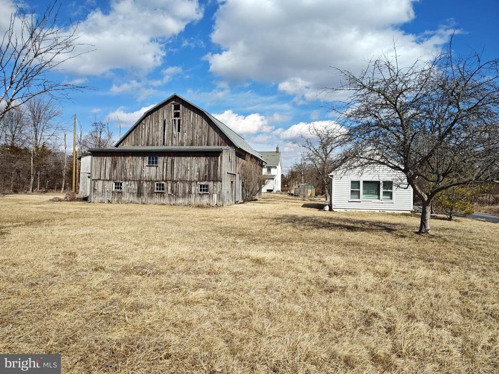 1504 RIDGE ROAD