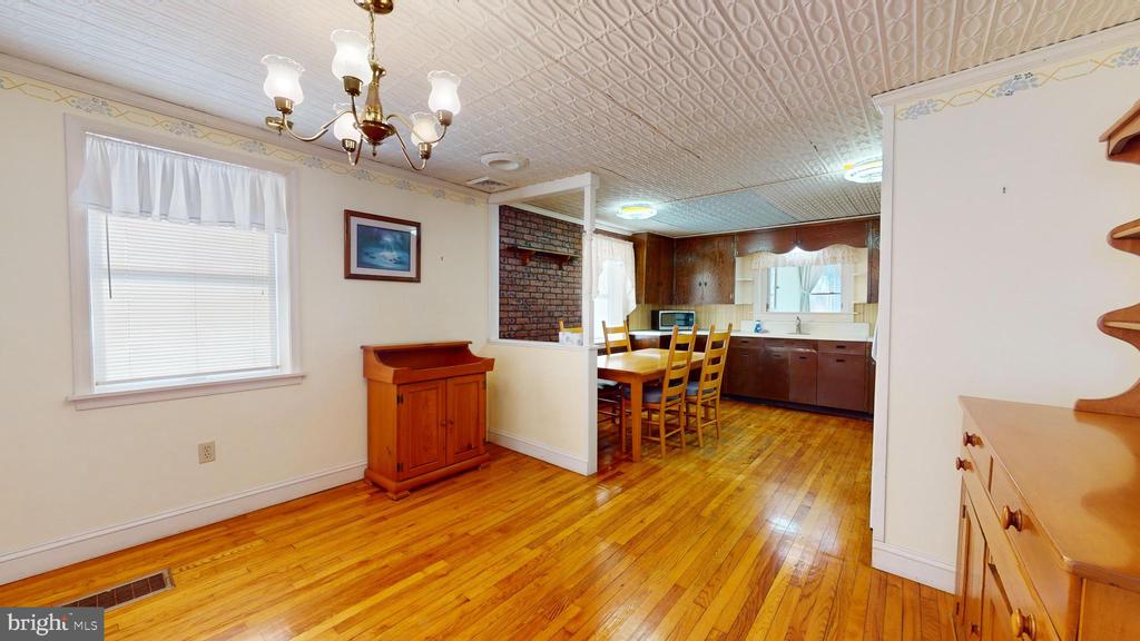 1504 RIDGE ROAD