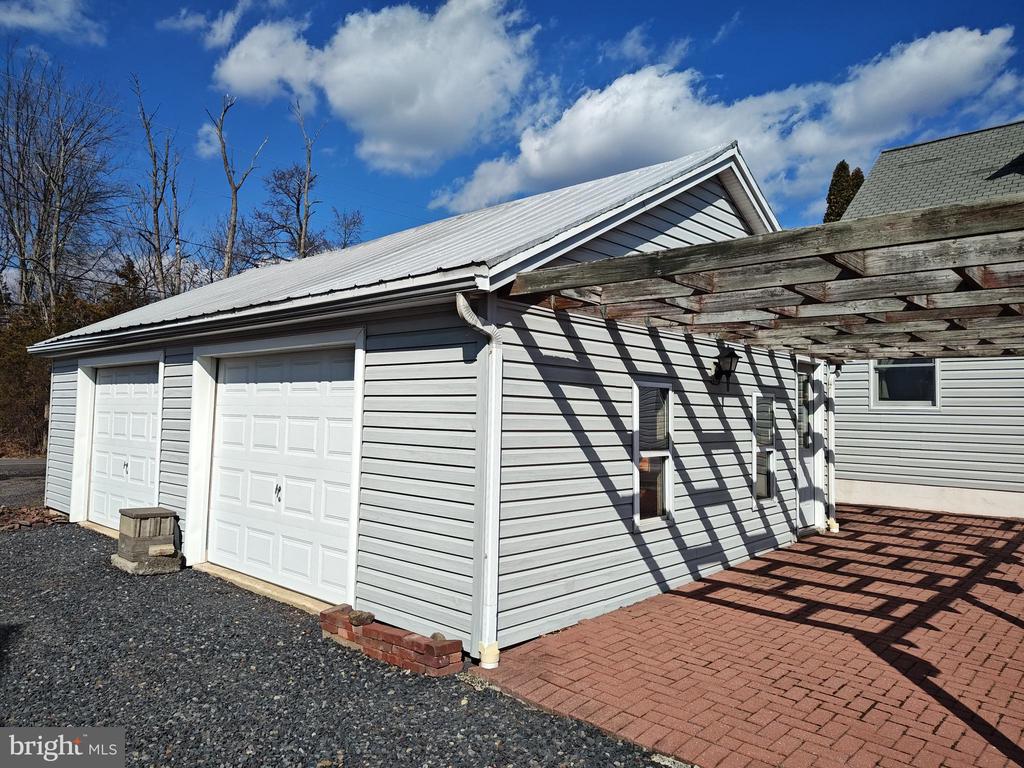 1504 RIDGE ROAD