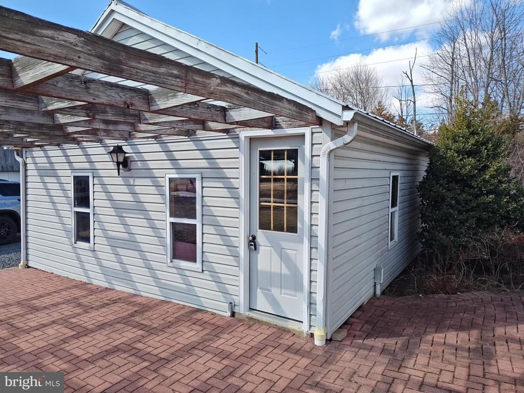 1504 RIDGE ROAD