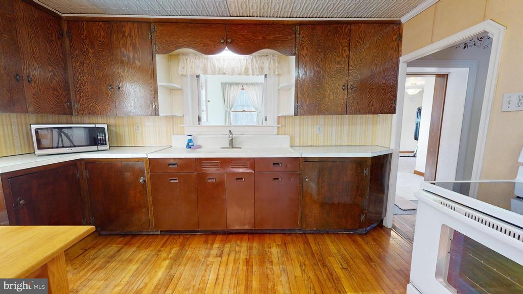 1504 RIDGE ROAD