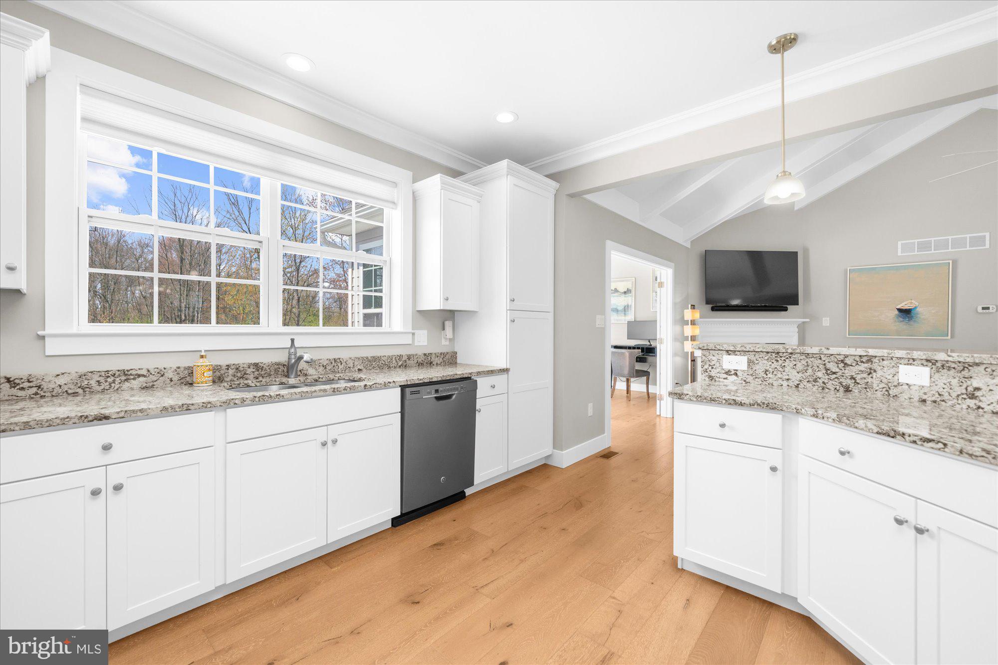 1009 E CREAMERY ROAD