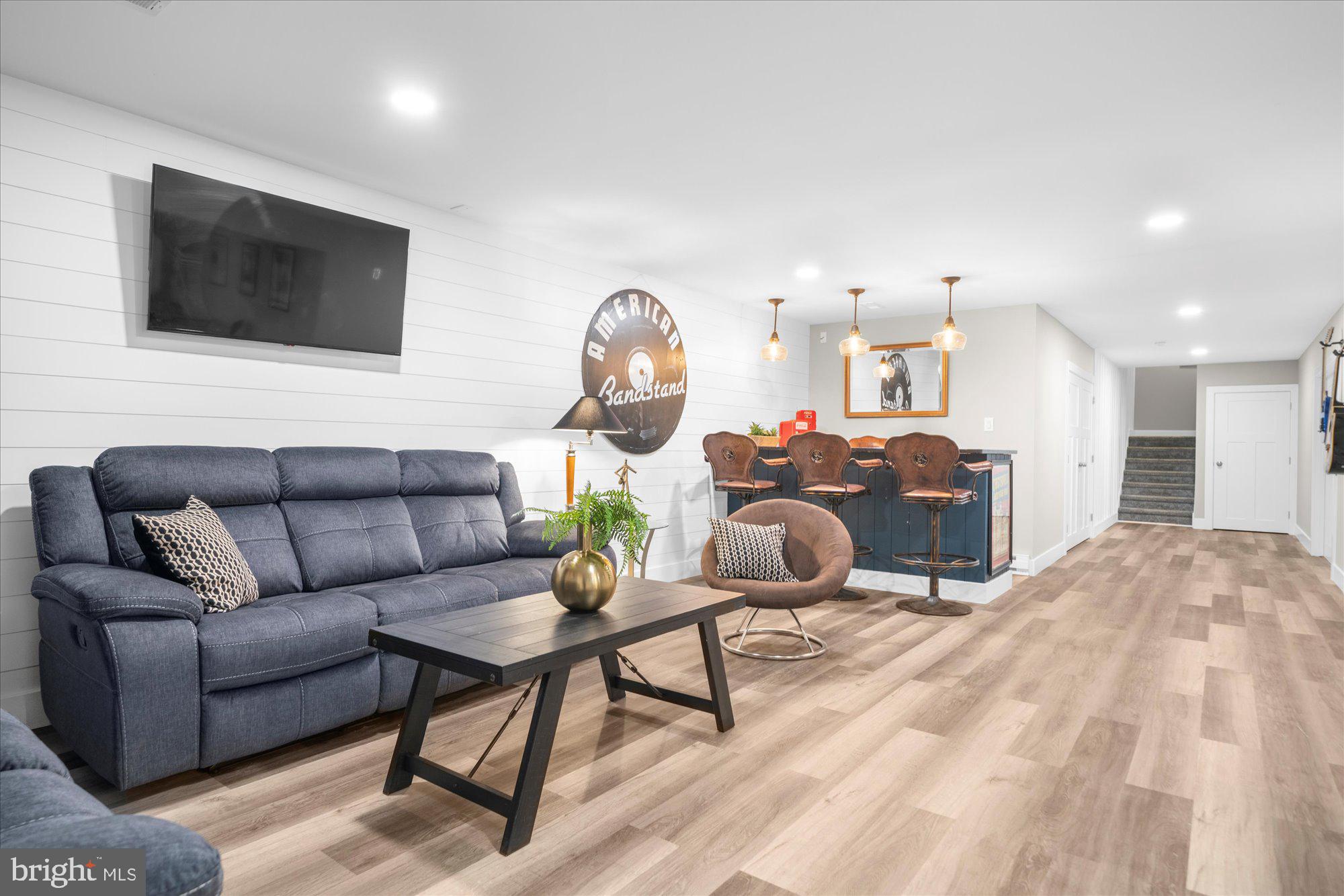 1009 E CREAMERY ROAD