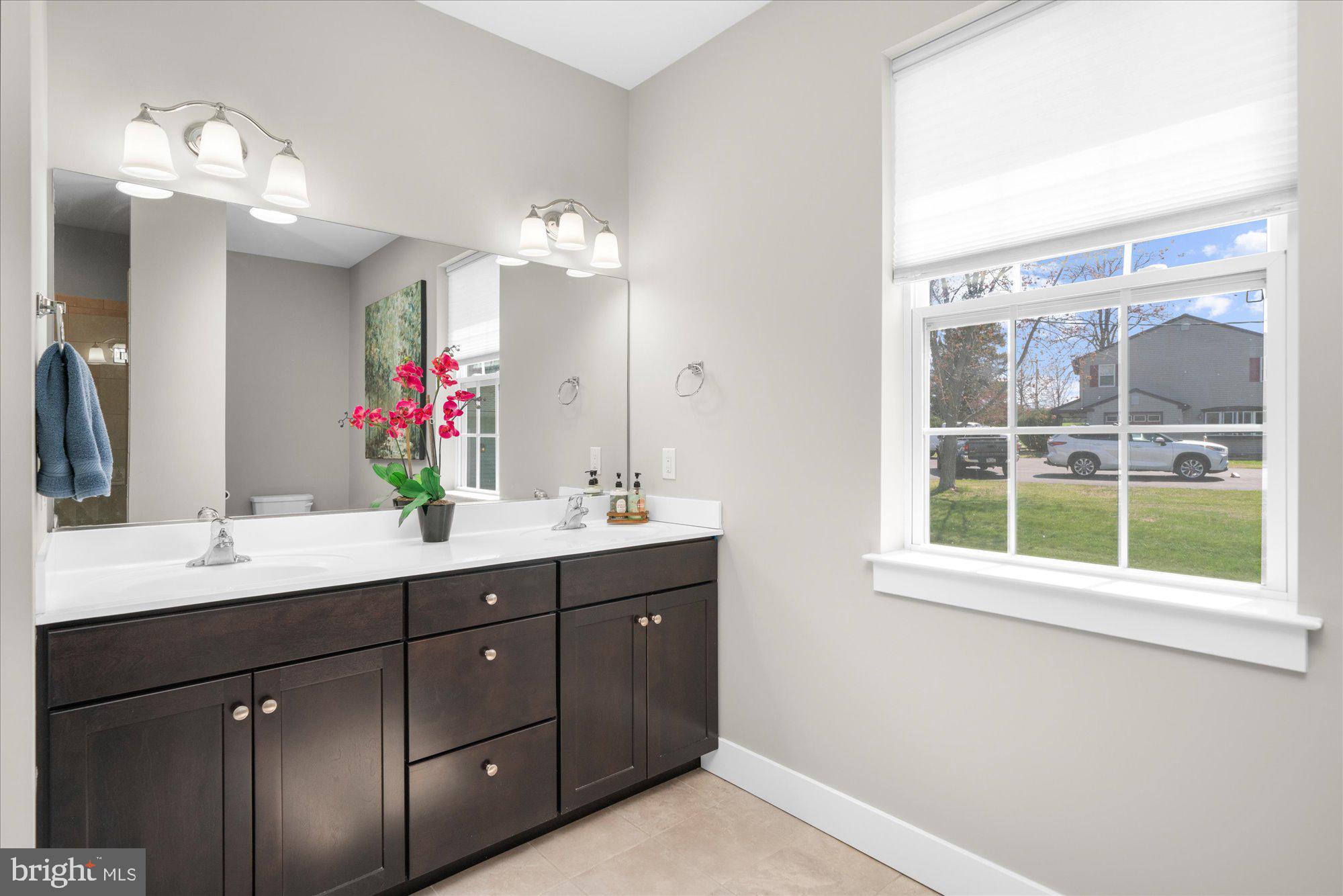 1009 E CREAMERY ROAD