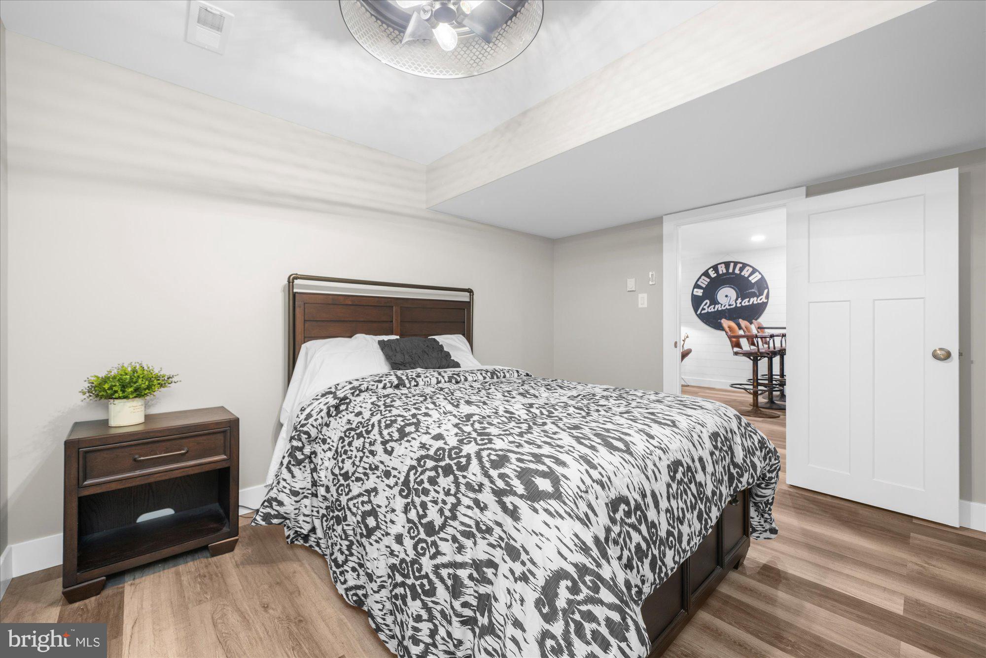 1009 E CREAMERY ROAD