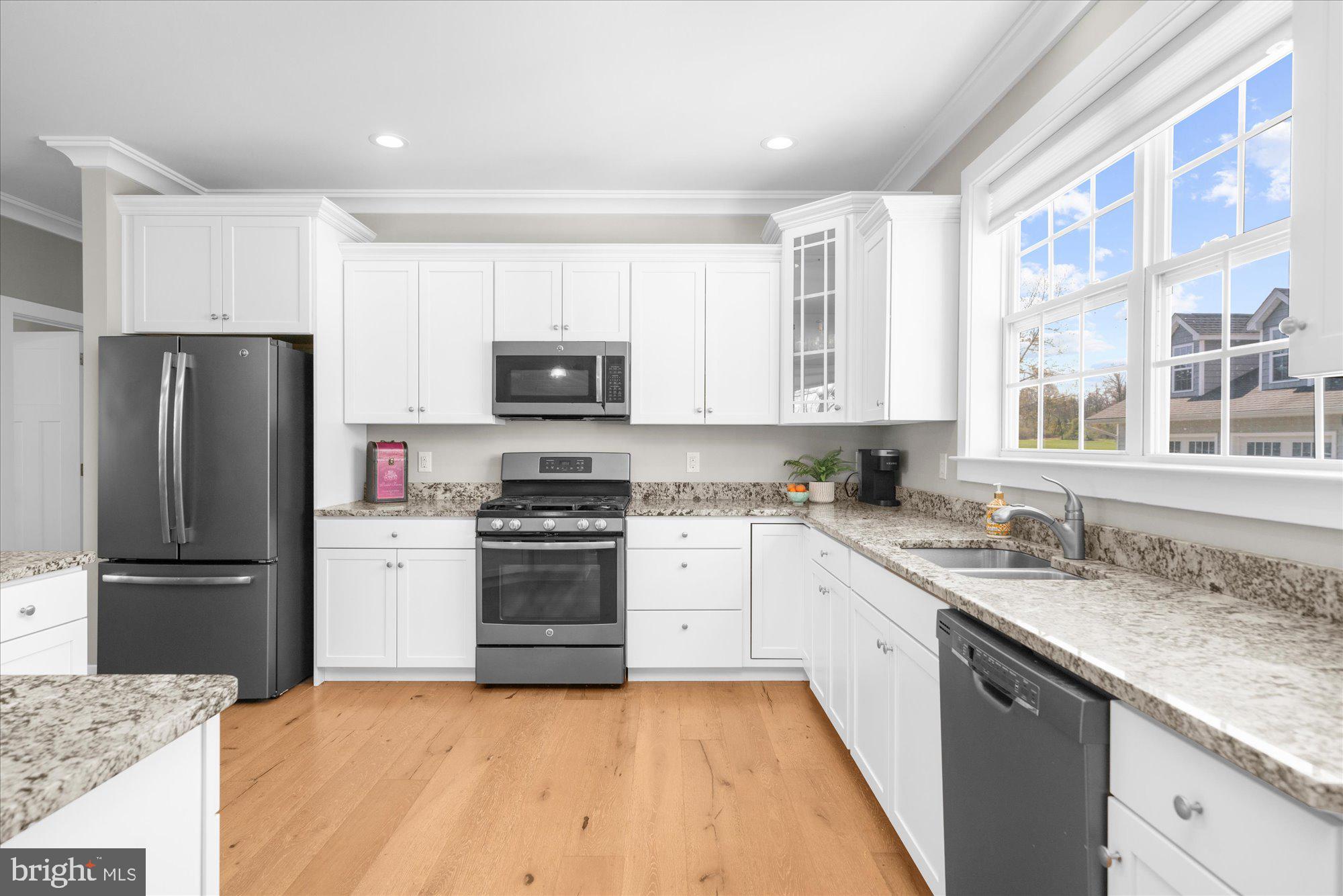 1009 E CREAMERY ROAD