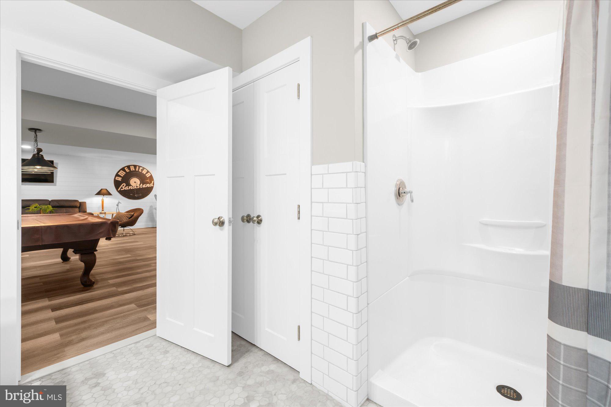 1009 E CREAMERY ROAD