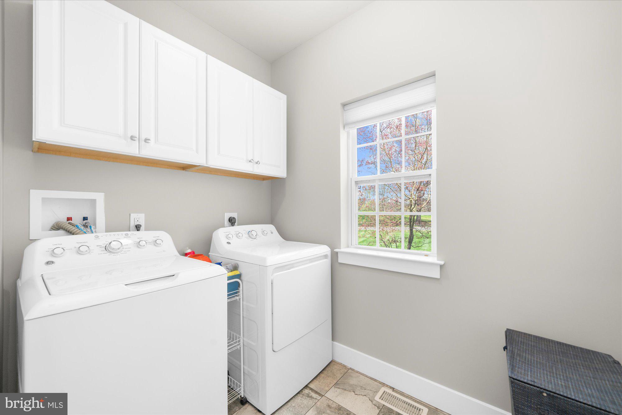 1009 E CREAMERY ROAD