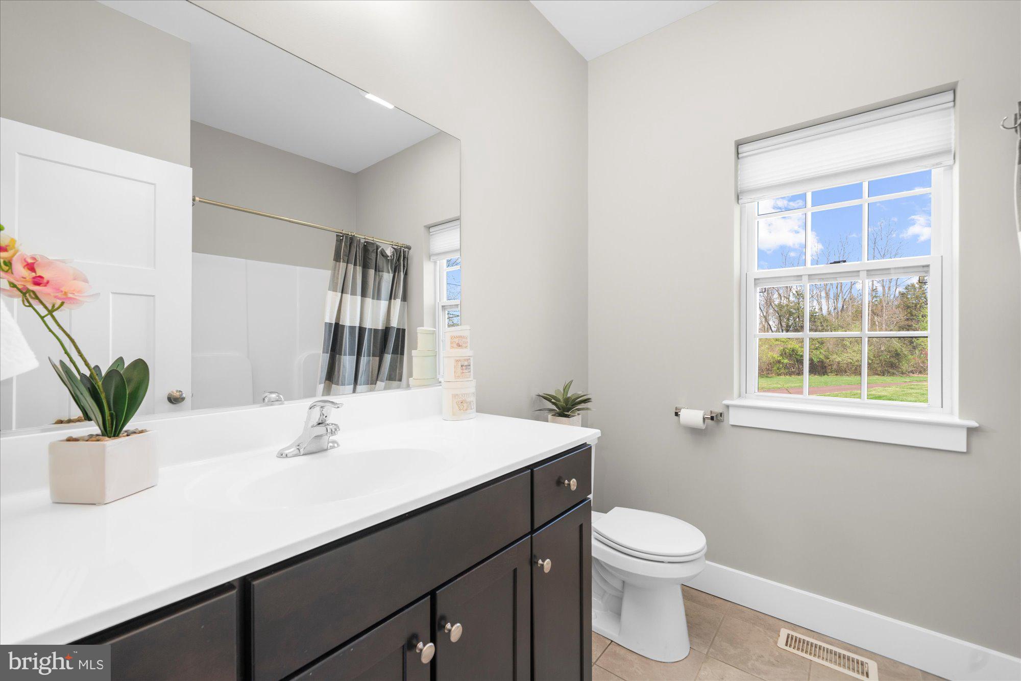 1009 E CREAMERY ROAD