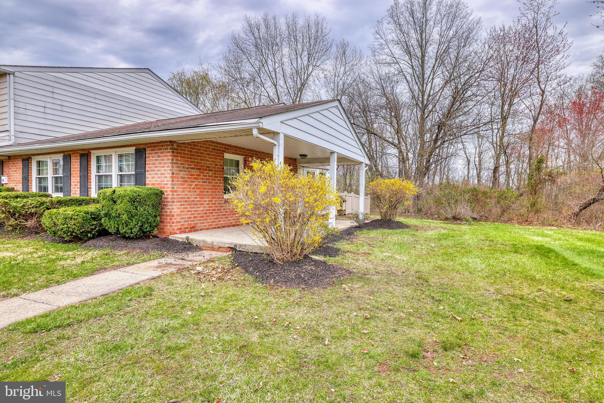 12 STONEGATE VILLAGE